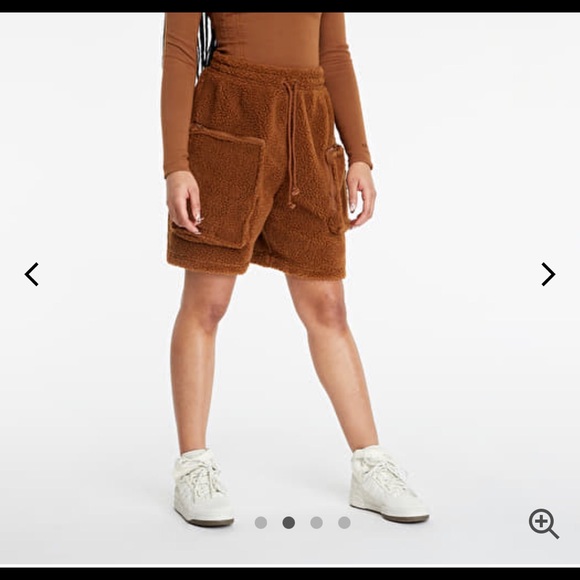 IVY PARK SHERPA TEDDY UNISEX CARGO SHORTS - Picture 3 of 10